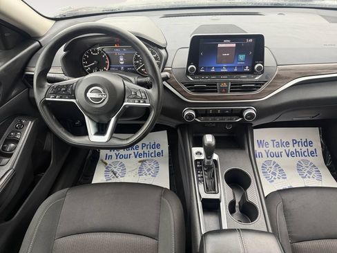 Used 2025 Nissan Altima 2.5 SV FWD image 10