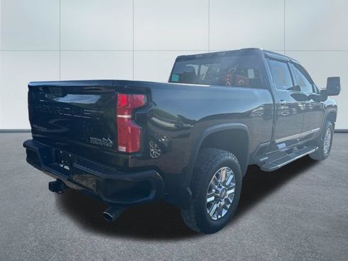 Used 2024 Chevrolet Silverado 2500 High Country w/ Technology Package AWD/4WD image 4