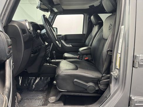 Used 2014 Jeep Wrangler Unlimited Freedom Edition image 12