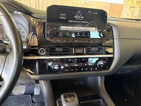 Used 2022 Nissan Pathfinder SL w/ SL Premium Package FWD image 7