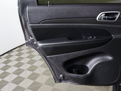 Used 2018 Jeep Grand Cherokee Altitude image 22