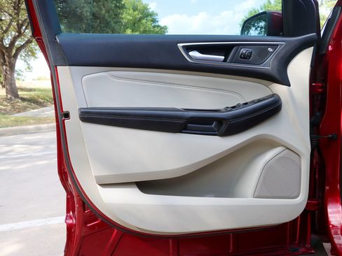Used 2019 Ford Edge Titanium w/ Equipment Group 301A FWD image 13
