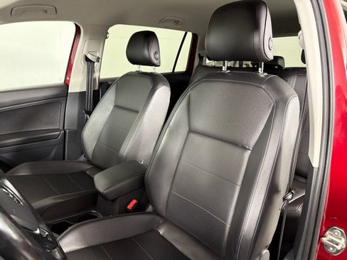 Used 2018 Volkswagen Tiguan SE w/ 18" Alloy Wheels Package image 13