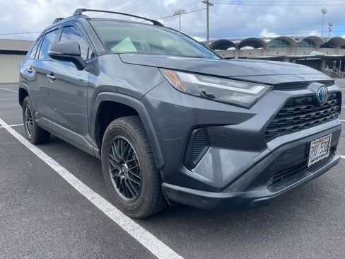 Used 2022 Toyota RAV4 XLE AWD/4WD image 3