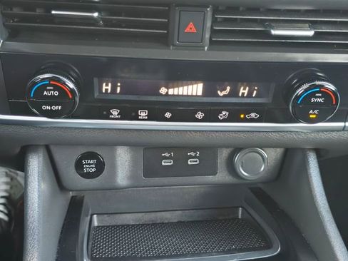 Used 2025 Nissan Rogue SV image 16