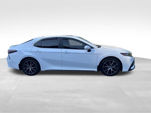 Used 2023 Toyota Camry SE w/ Cold Weather Package FWD image 6