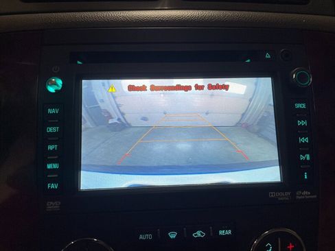 Used 2012 Chevrolet Suburban LTZ AWD/4WD image 19