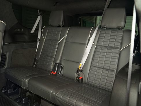 Used 2025 Cadillac Escalade ESV V AWD/4WD image 30