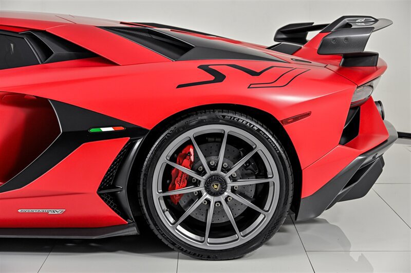 Used 2019 Lamborghini Aventador SVJ AWD/4WD image 14