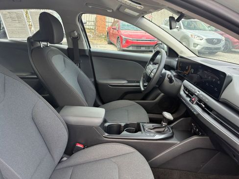Used 2025 Kia K4 LXS image 31