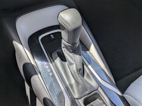 Used 2021 Toyota Corolla LE image 17