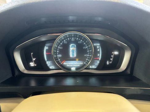 Used 2015 Volvo V60 T5 Premier image 11