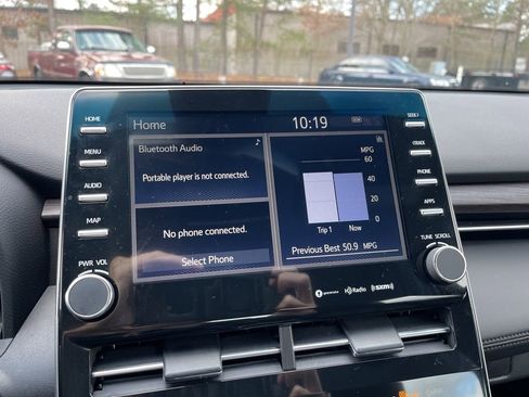 Certified 2021 Toyota Avalon XLE w/ Moonroof Package image 10