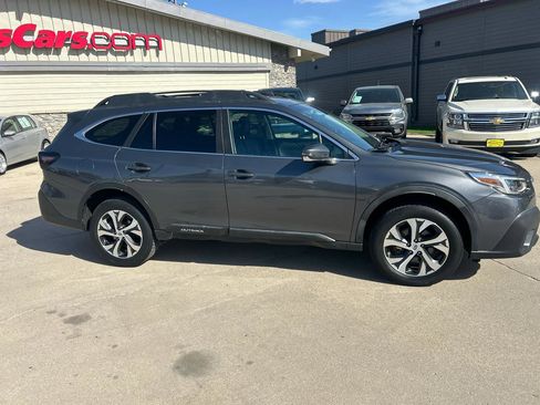 Used 2020 Subaru Outback Limited image 2