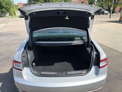 Used 2019 Lincoln Continental Premiere FWD image 13