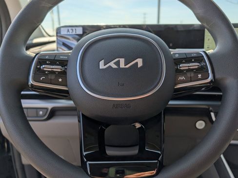 New 2026 Kia Carnival LX FWD image 32