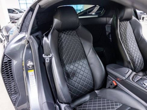 Used 2018 Audi R8 V10 plus image 32