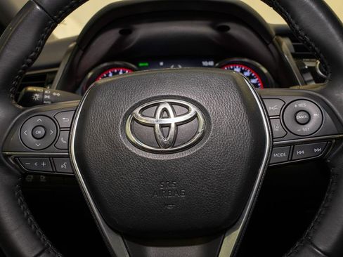 Used 2019 Toyota Camry XSE image 18