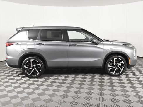 Used 2024 Mitsubishi Outlander SE image 5
