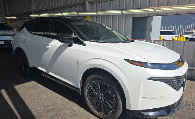 Used 2025 Nissan Murano Platinum w/ Cargo Package AWD/4WD image 2