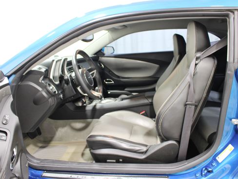Used 2010 Chevrolet Camaro SS RWD image 3