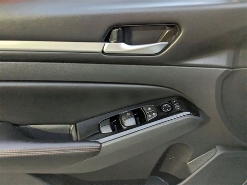 Used 2025 Nissan Altima 2.5 SR image 14