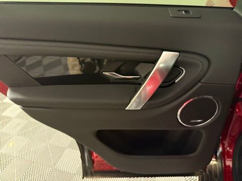 Used 2025 Land Rover Discovery Sport S image 25