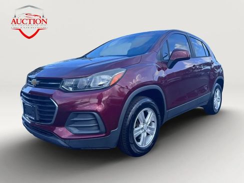 Used 2017 Chevrolet Trax LS AWD/4WD image 1