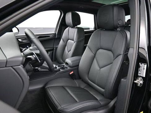 New 2026 Porsche Macan image 5