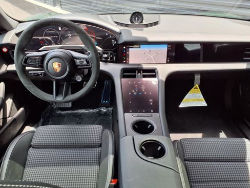 New 2025 Porsche Taycan image 24
