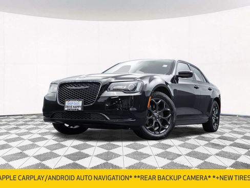 Used 2022 Chrysler 300 Touring w/ Sport Appearance Package image 2