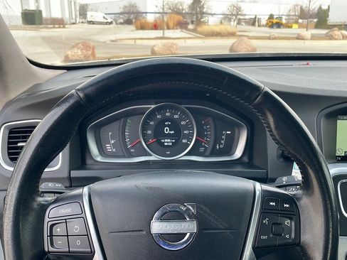 Used 2017 Volvo S60 T5 Dynamic AWD/4WD image 28