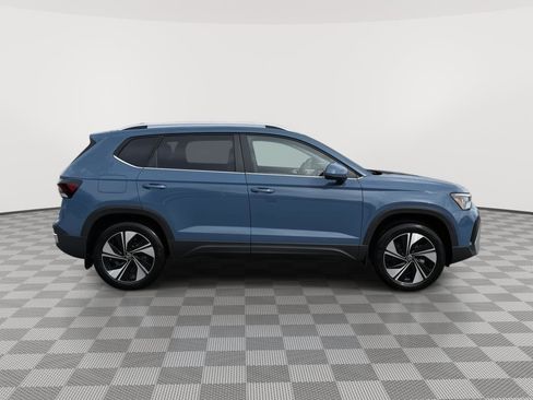 New 2026 Volkswagen Taos SE AWD/4WD image 2
