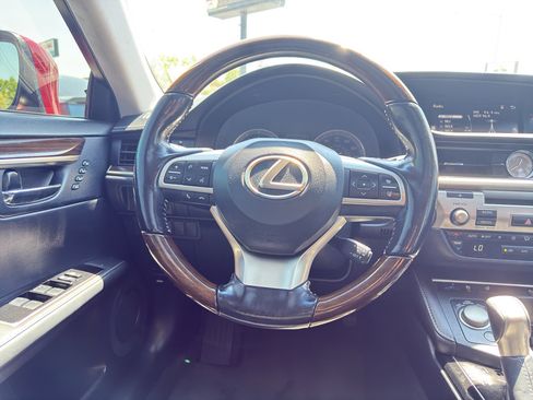 Used 2016 Lexus ES 350 w/ Premium Package w/Wood Trim FWD image 23