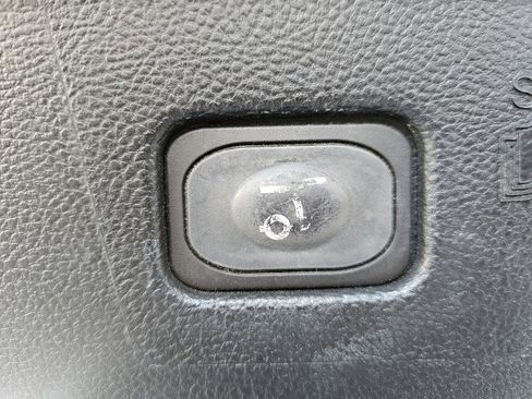 Used 2019 Ford Edge Titanium image 31