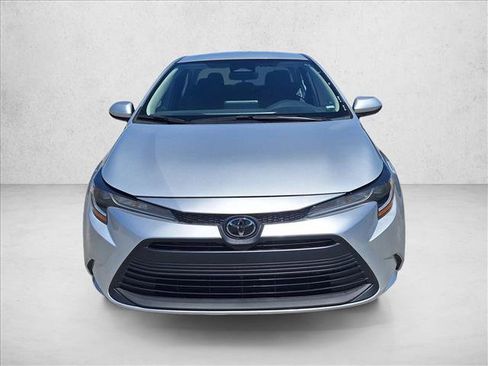 Used 2024 Toyota Corolla LE FWD image 2