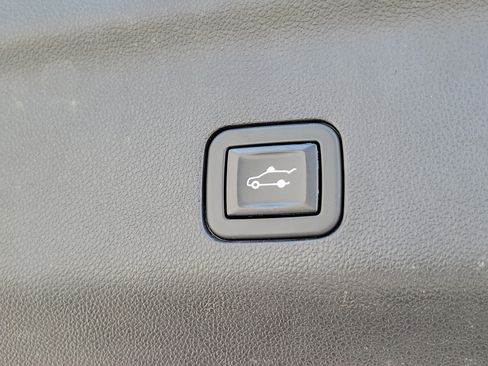 Used 2021 Chevrolet Suburban Z71 w/ Luxury Package image 11