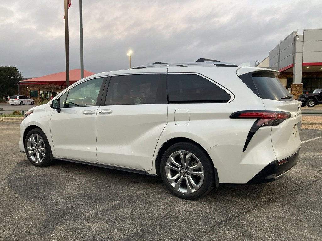 Certified 2024 Toyota Sienna Platinum FWD image 6