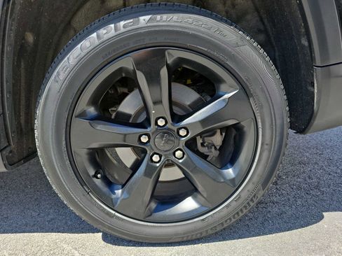 Used 2021 Jeep Grand Cherokee L Laredo AWD/4WD image 4