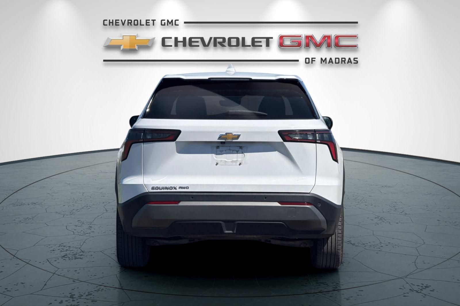 Used 2025 Chevrolet Equinox LT w/ Safety and Technology Package AWD/4WD image 4