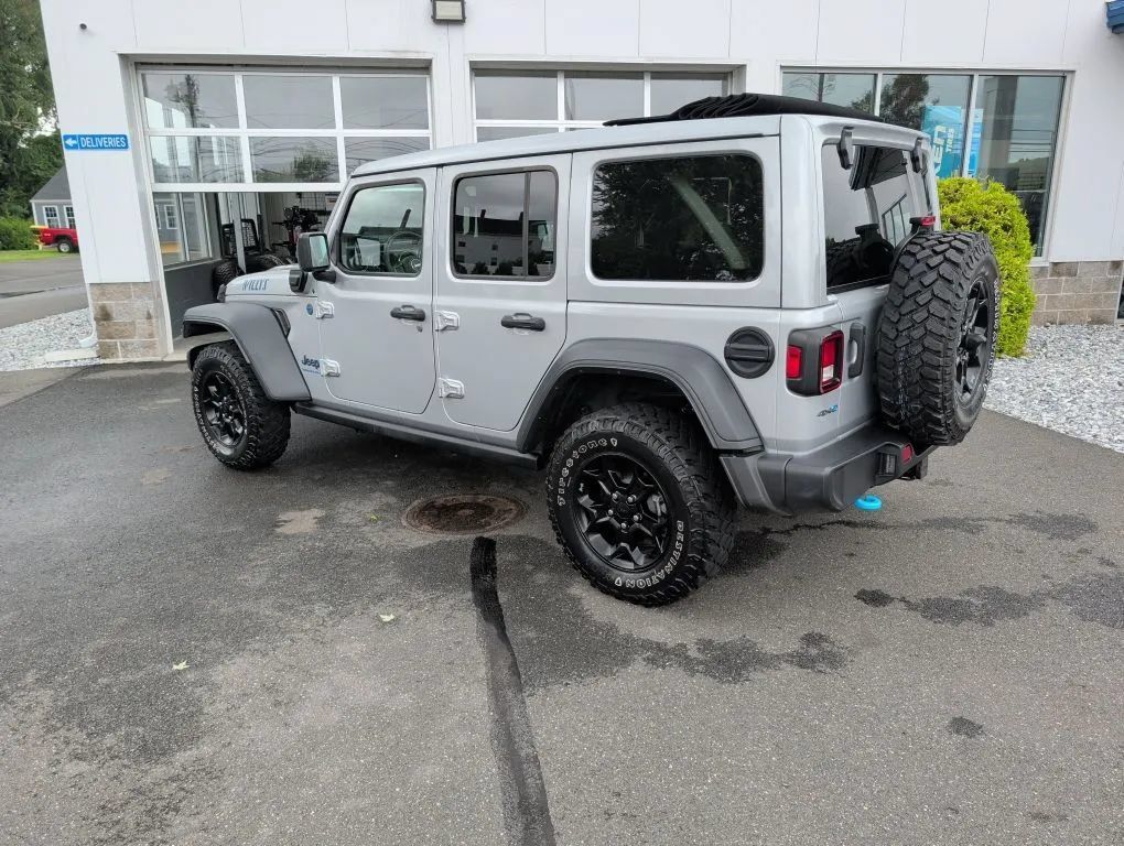 Used 2023 Jeep Wrangler Unlimited w/ Sun & Screen Package AWD/4WD image 9