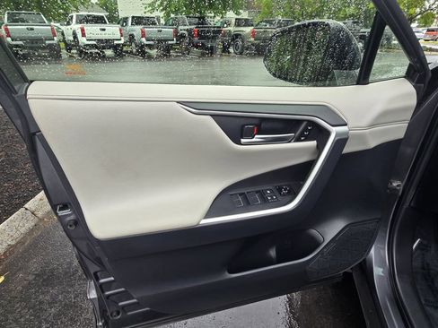 Used 2019 Toyota RAV4 Limited AWD/4WD image 17