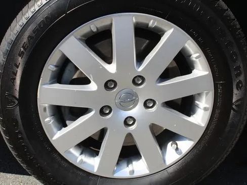 Used 2015 Chrysler Town & Country Touring image 19