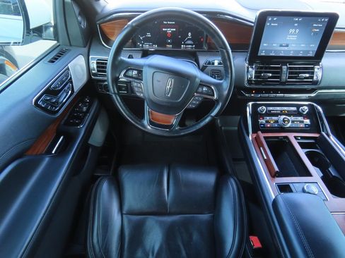 Used 2020 Lincoln Navigator Reserve w/ Equipment Group 208A Reserve image 5