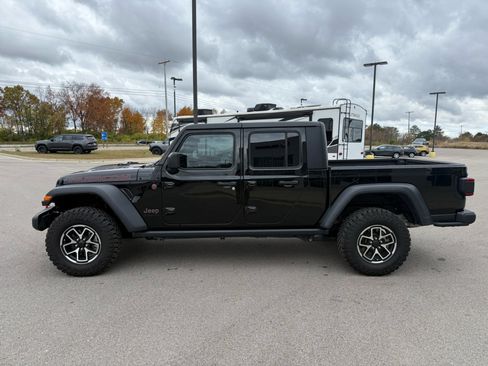 Used 2024 Jeep Gladiator Rubicon w/ Convenience Group image 6