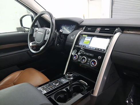 Used 2018 Land Rover Discovery HSE image 23