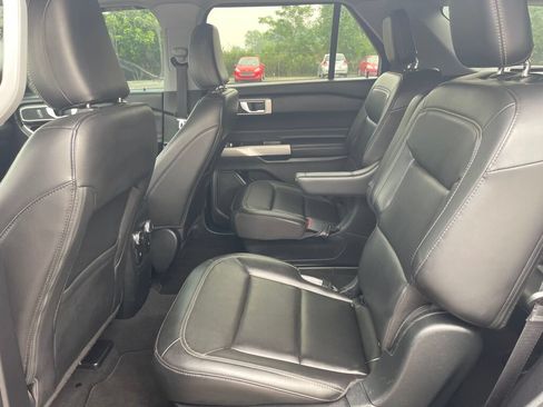 Used 2022 Ford Explorer XLT w/ Equipment Group 202A AWD/4WD image 21