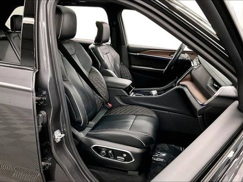 Used 2025 Jeep Grand Cherokee Summit AWD/4WD image 8
