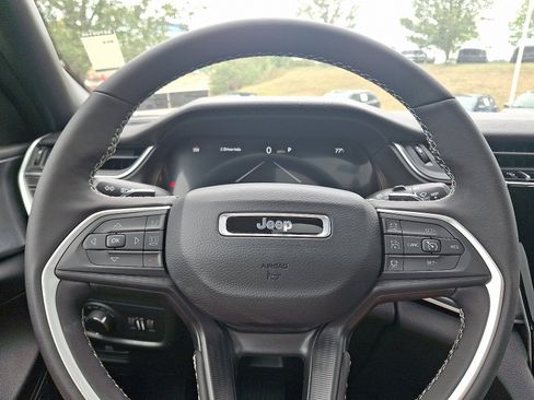 New 2025 Jeep Grand Cherokee L Altitude image 14