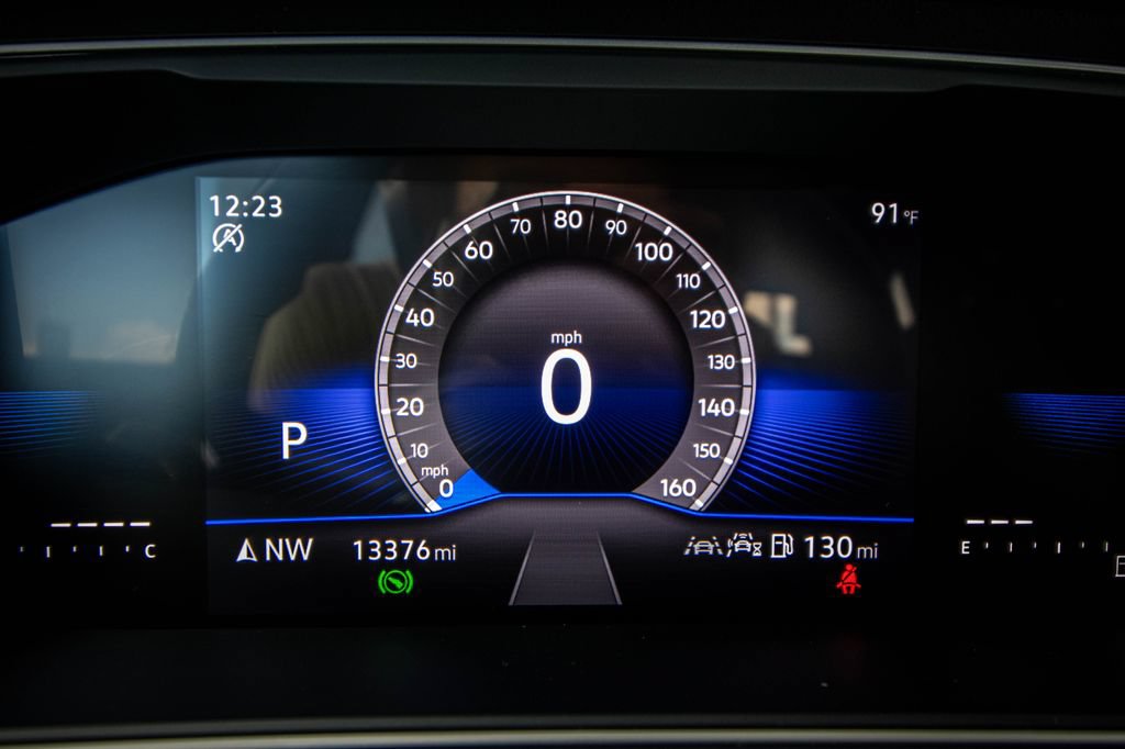 Certified 2024 Volkswagen Tiguan SE R-Line FWD image 39